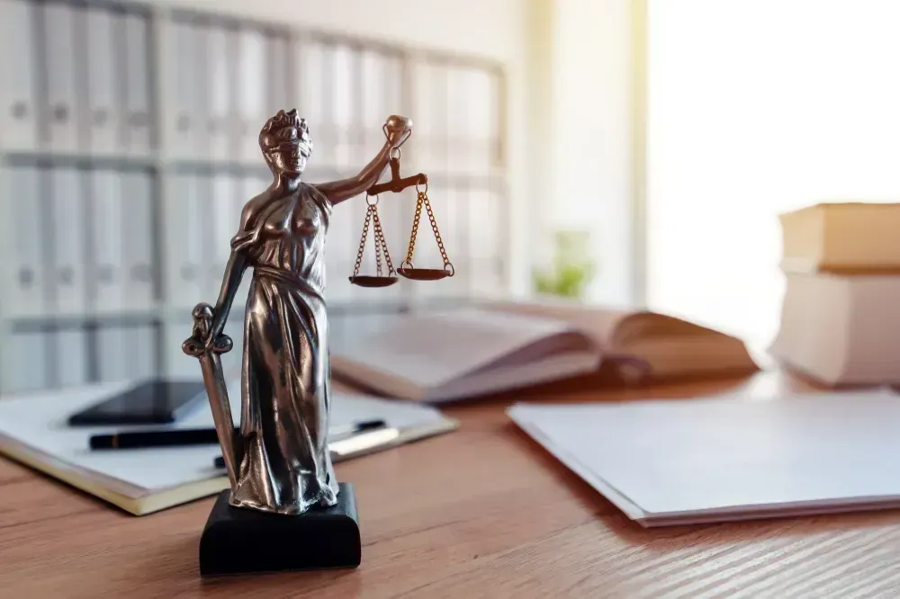 Avocat pour agression à Orange